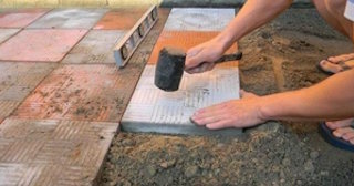 Укладка тротуарной плитки на основание в Сибае в октябре