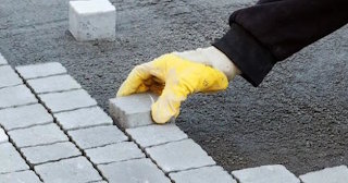 Укладка тротуарной плитки 50 на 50 в Сибае в октябре