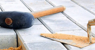 Профессиональная укладка тротуарной брусчатки в Сибае в октябре