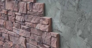 Качественная отделка цоколя фундамента снаружи в Сибае в октябре