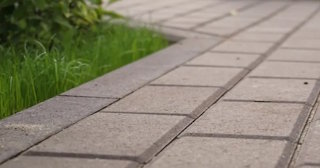 Профессиональная укладка тротуарных дорожек в Сибае в октябре